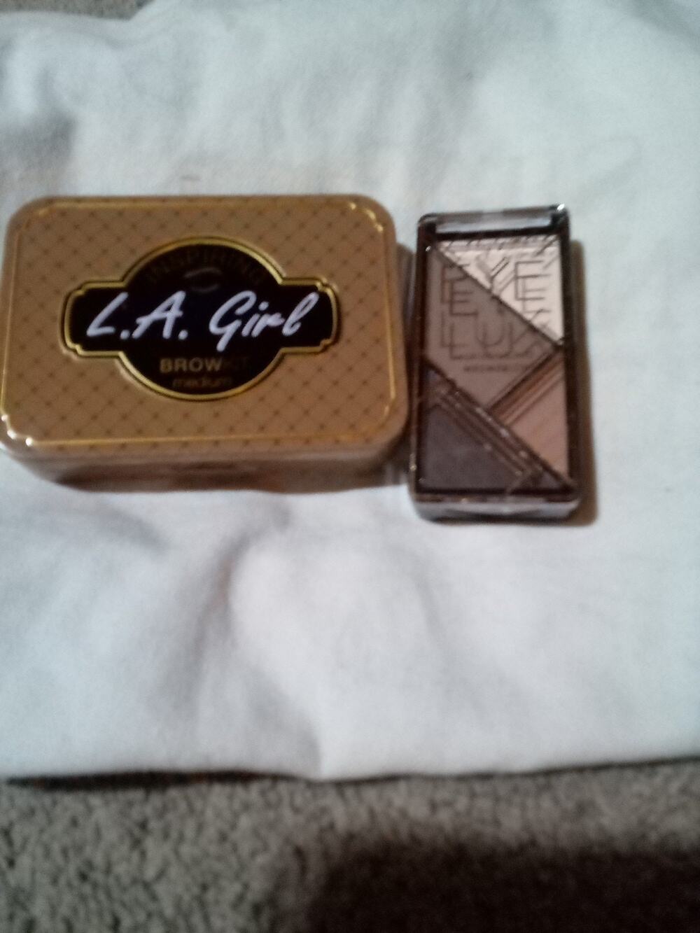 NIB Set Of LA Girl Brow Kit Med ,Wax BrushTweezer Powder Highlight & Eyeshadow
